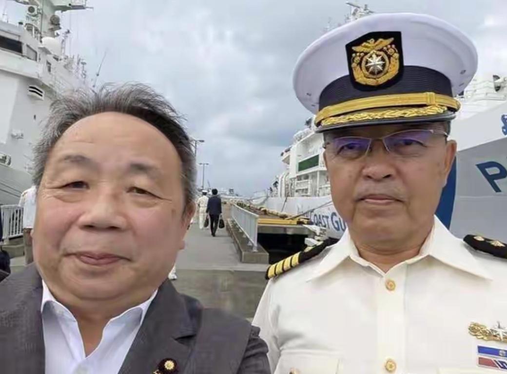 华裔入籍日本的政客石平，近日登上日本海上保安厅巡逻艇，前往钓鱼岛周边海域活动造势