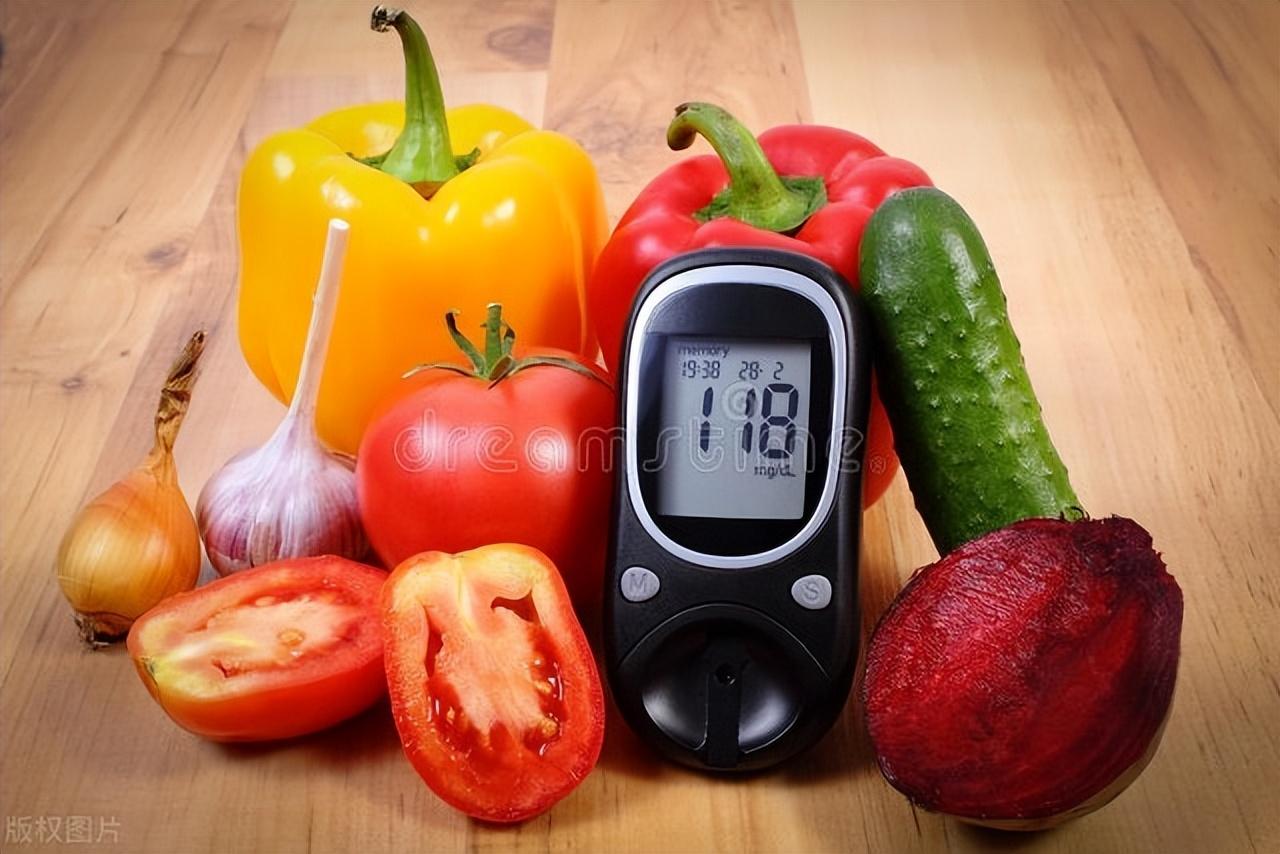 糖友按这6个方法吃饭，血糖不会高，亲测非常有效！

1、定时定量，规律饮食

建