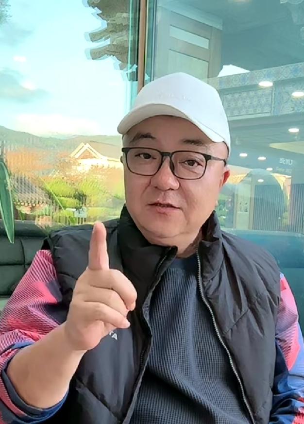董路，再三告诫留洋海外的中国足球小将，不得乱交女朋友，不得接触不良媒体人！

 