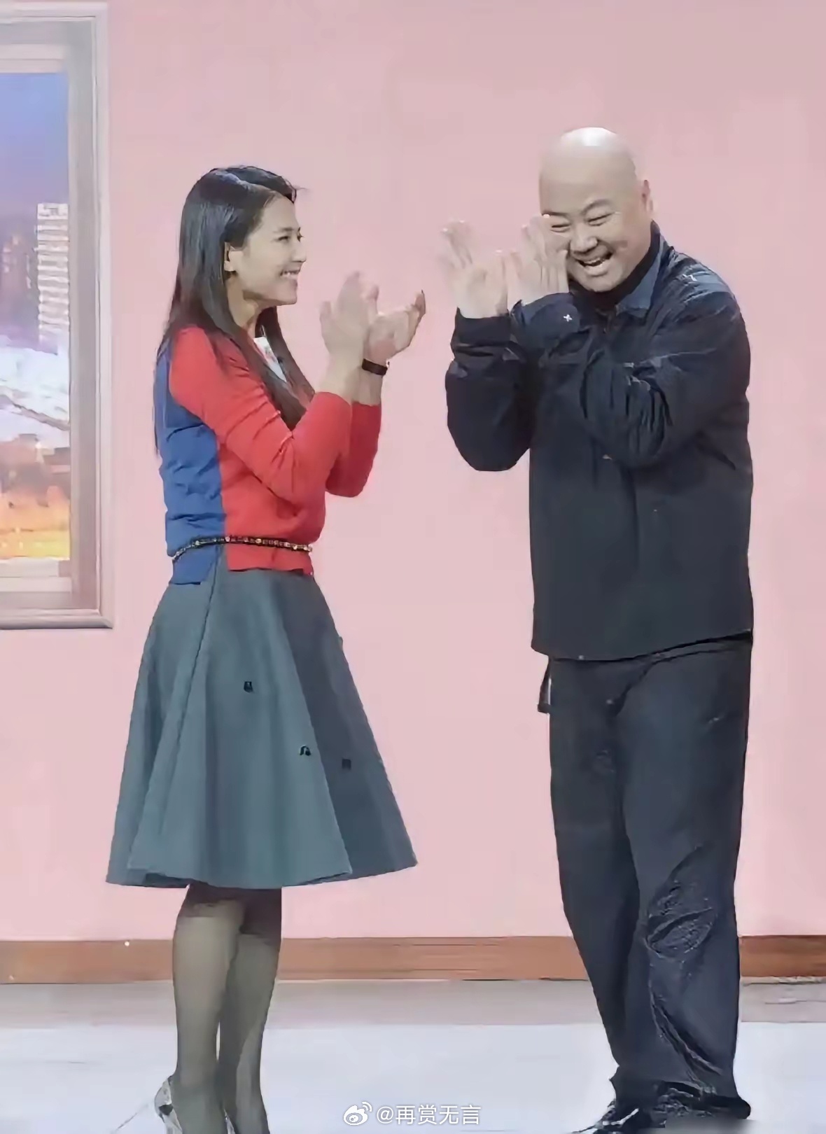 刘涛旁边的男演员叫什么名字？小时候经常刷到他的视频，这几年怎么不火了！ 