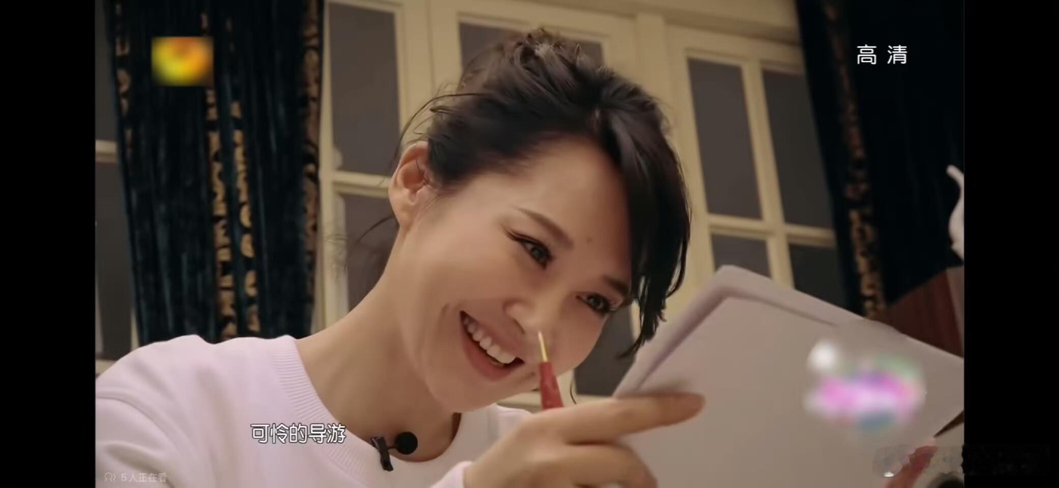 许晴57岁了许晴57岁状态 很难相信这是57岁的状态！许晴笑容灵动，神态鲜活，从