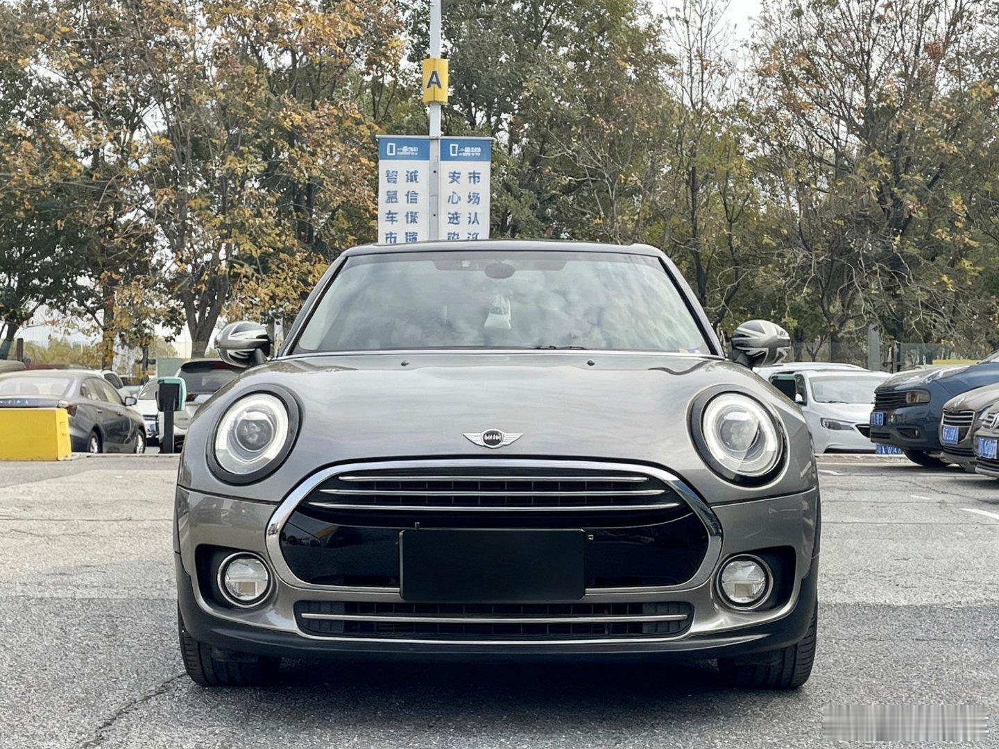 这个颜色真好看啊 17年上牌1.5T clubman 鉴赏家 这个版本也是1.5