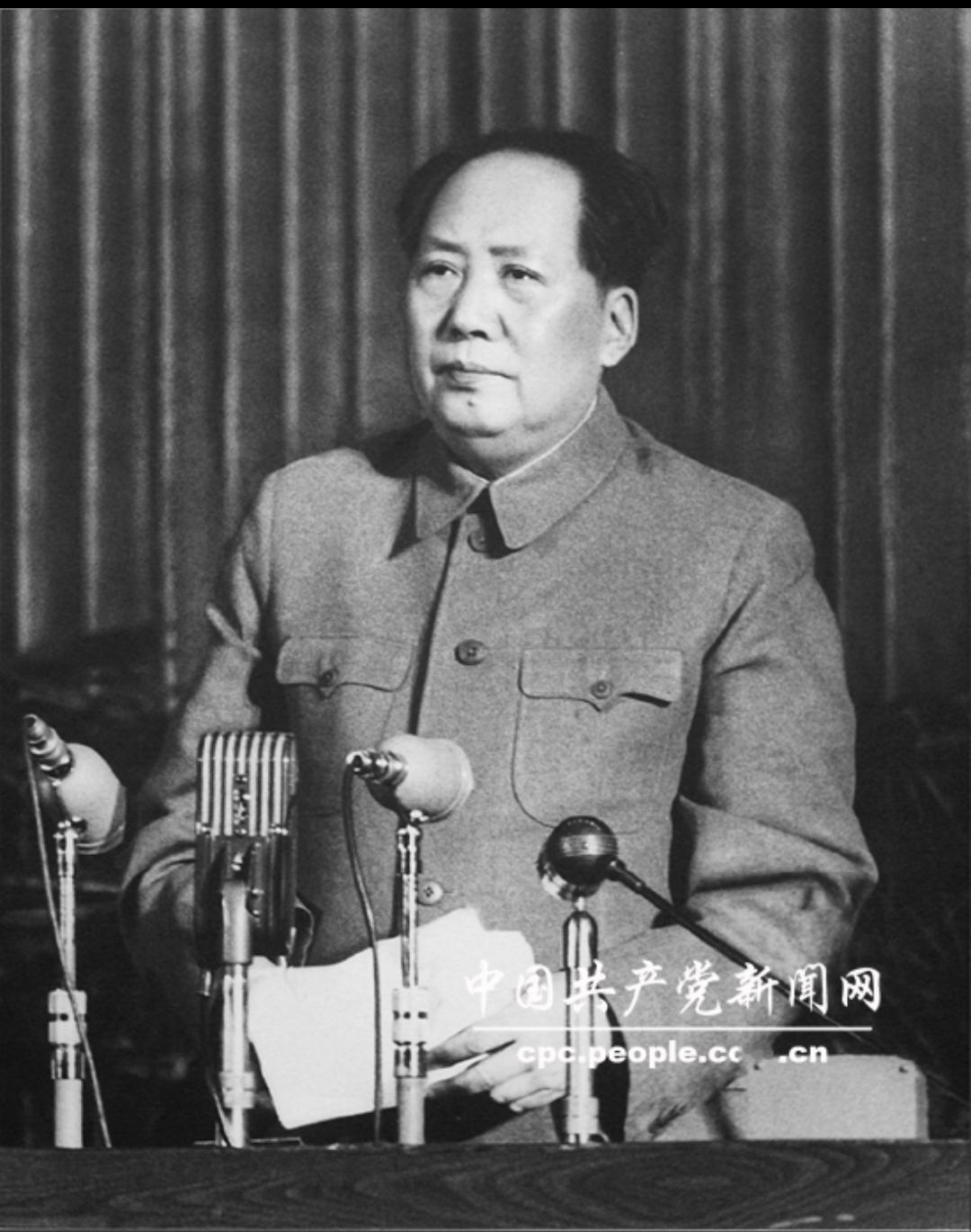 毛泽东思想万岁！看看毛主席回答什么是资本主义。
    1972年，有人问毛主席