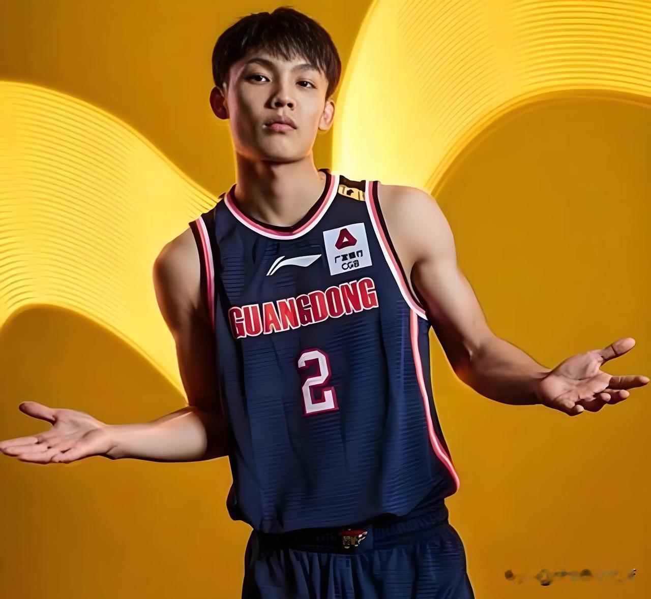 他1米78，却从巨人堆里抢走10个篮板。
徐杰每晚加练到凌晨，三分命中率飙到98