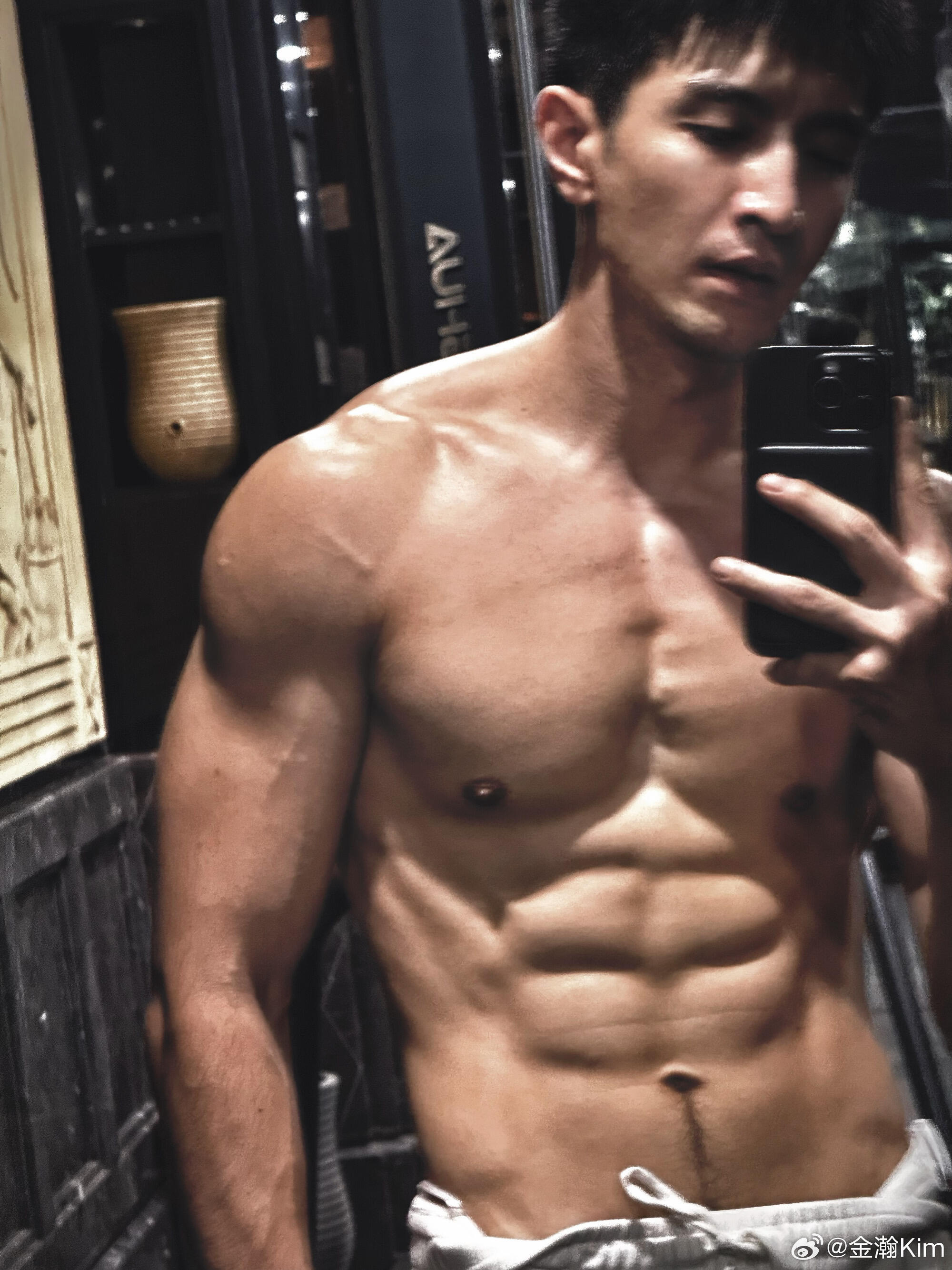 金瀚好迷人的肌肉线条金瀚男人味快溢出屏幕了金瀚这男人味快溢出屏幕了！国安警造型里
