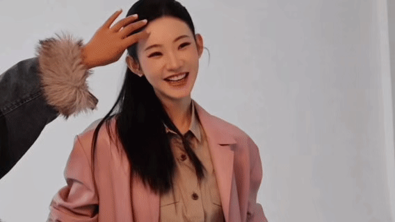 张艺凡请少做自己多做女明星 别人营业是精致女明星，张艺凡营业是真实搞笑女，反差也