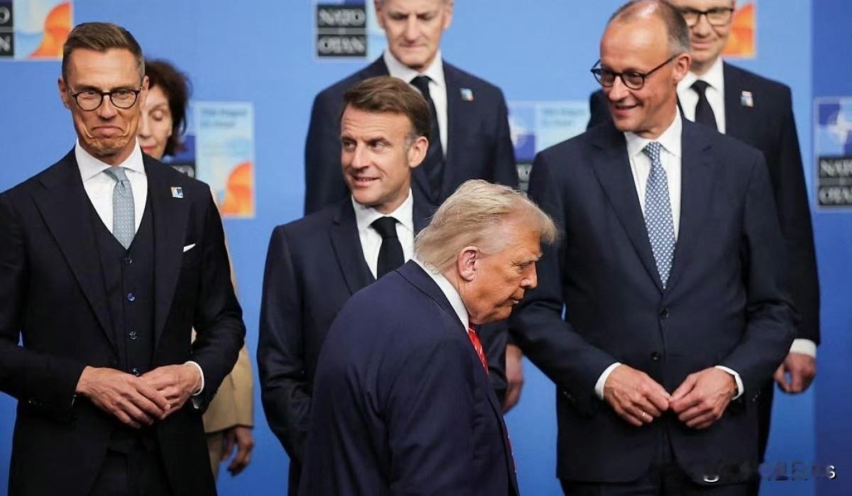 昨晚秃粉圈热传“泽连斯基用辞职换取停战协定＂的假消息，许多秃粉亢奋的一夜未眠，与