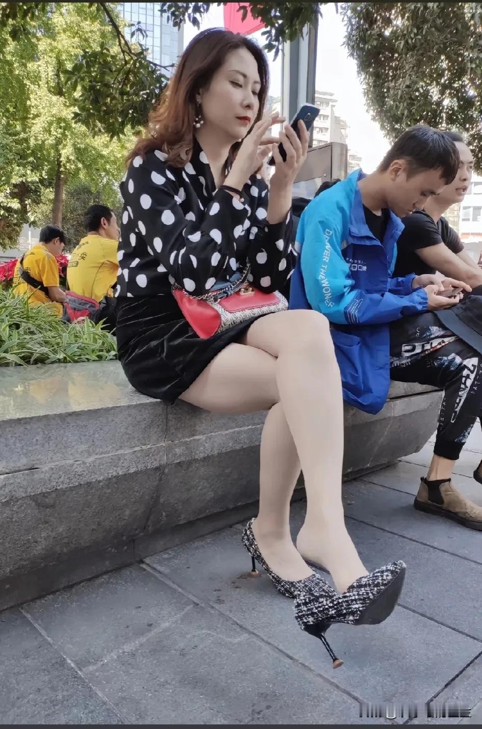 #魅力女性摄影分享#对这种优美的大姐姐毫无抵抗力。[害羞]