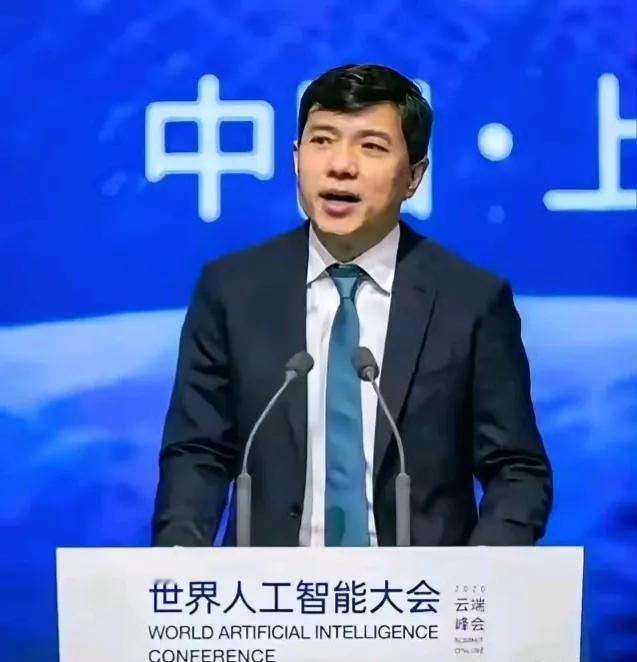 “萝卜快跑”虽然被宣传为无人驾驶技术的体现，但实际上，每辆车都配备了远程操控的安