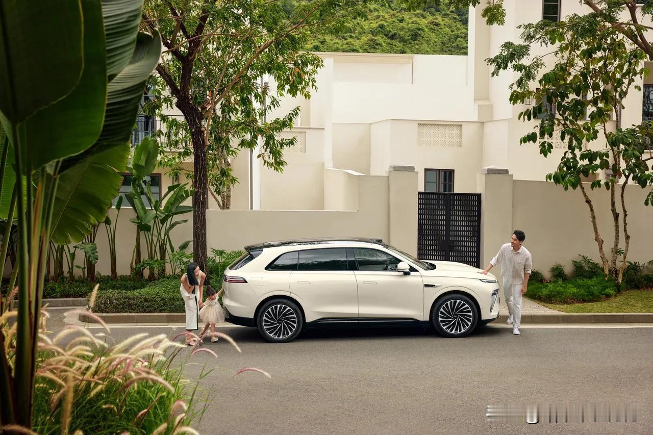 先说说基础版吧，如果你平时就是上下班开开车，偶尔周边转转，这个版本真的够用了。标