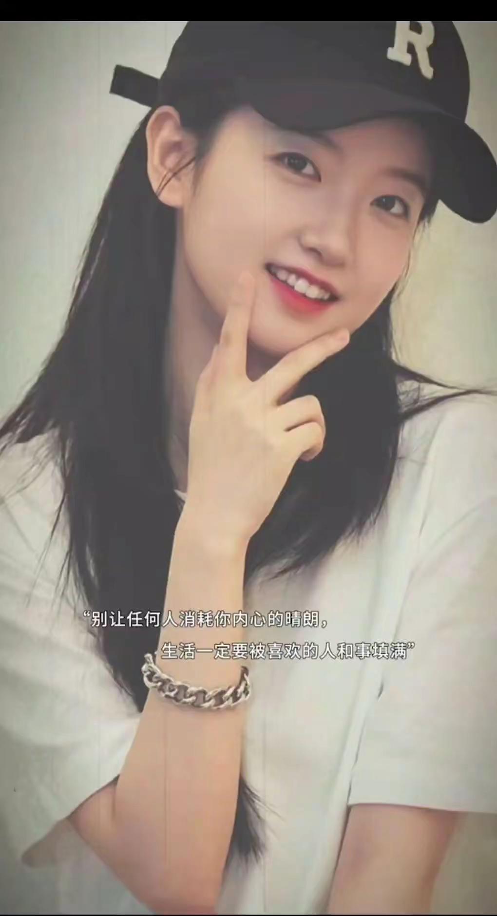 没比赛的日子，真的超想她✨。没比赛的日子里，心里总空落落的，满脑子都是她的影子@