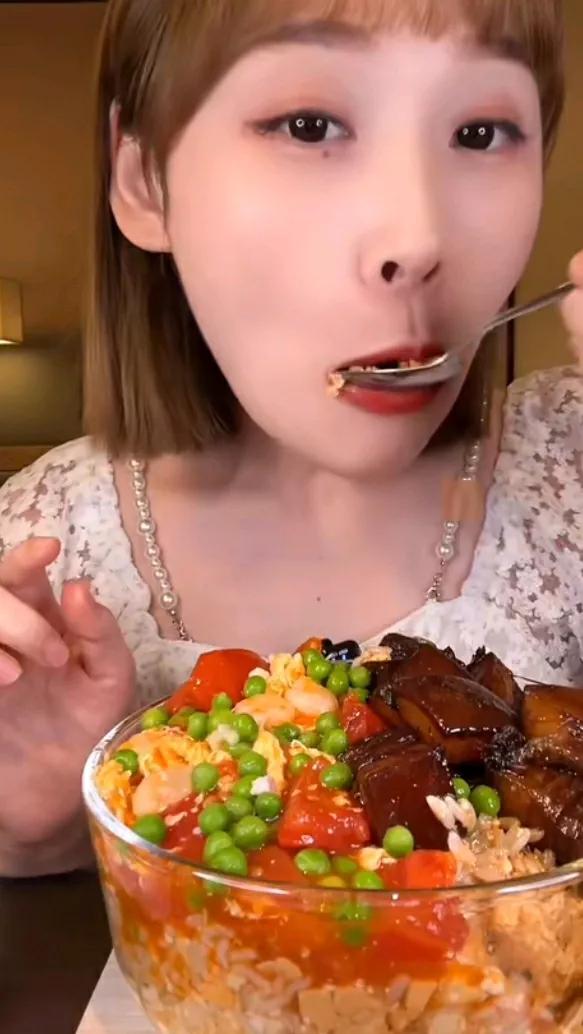 美食与美人，哪一个更吸引人呢#吃出美丽🤩# #美食佳肴大赏# #kI美食推荐#