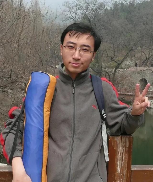 清华北大双料学霸 李永乐 求职遇挫，走投无路之际选择报考 人大附中 物理教师。