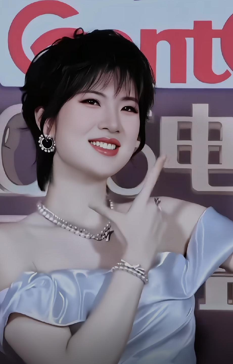 娱乐圈真心喜爱表演的女演员姚安娜！父亲是华为的创始人任正非，真正称得上是一个含着