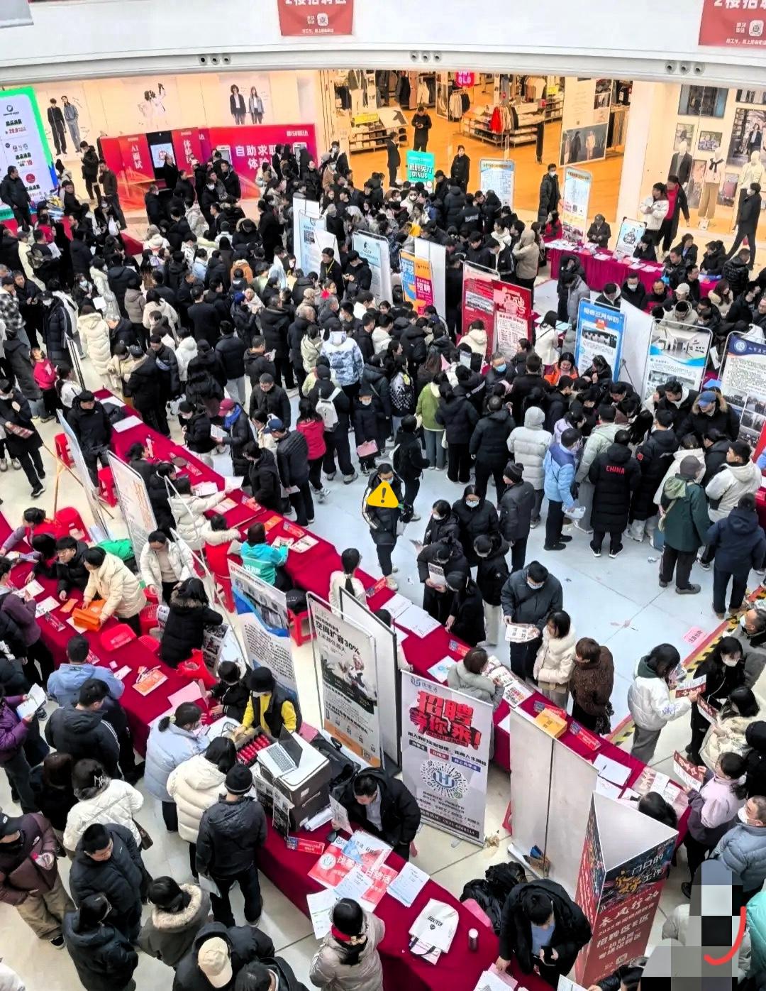奉劝大家一句！
最后俩月别瞎跑找工作了！
纯属浪费时间还容易踩坑！

我表妹面试