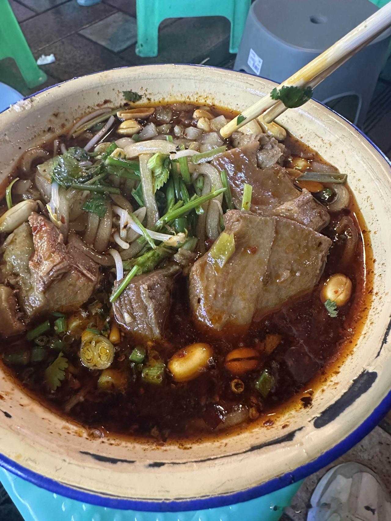 38块钱一碗的酸辣粉你吃过吗？老板说吃了不会后悔的38块钱一碗的酸辣粉你们看值不