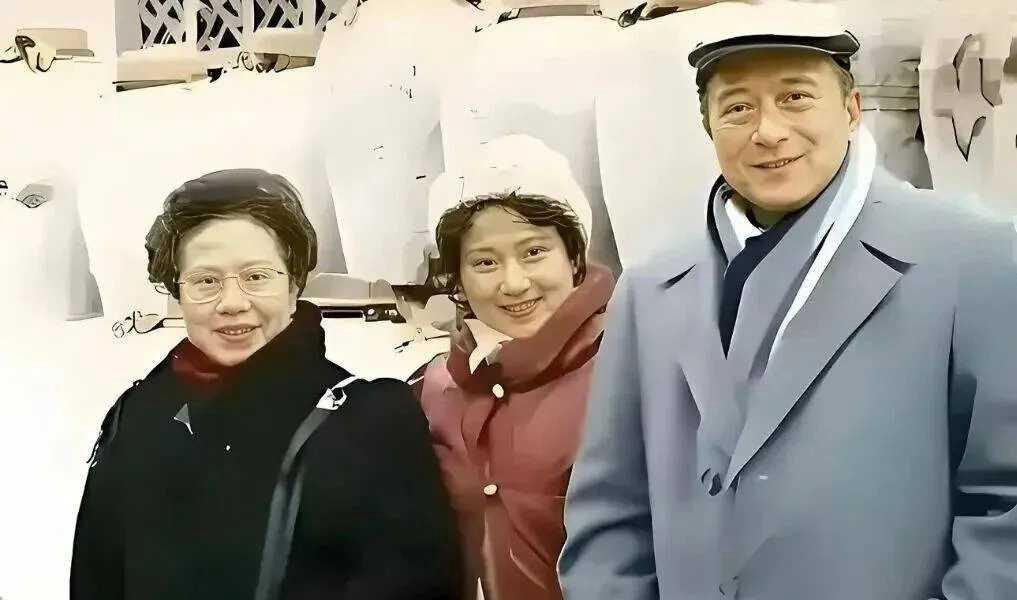 我打赌，能认全三人的，应该60岁以上了吧。不信你试试看！