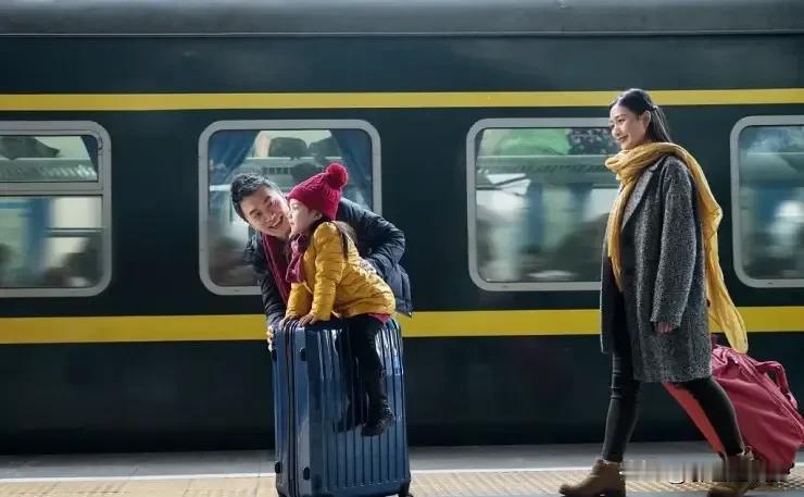 腊月归乡
赵权力
心在黑夜穿梭
风笛悠悠音，在旷野回荡
灯影羞怯，藏进夜幕纱帐