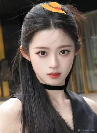 资本大佬为什么都盯着黄杨钿甜？原因其实很简单不是因为她有多好演技，有多漂亮，而是