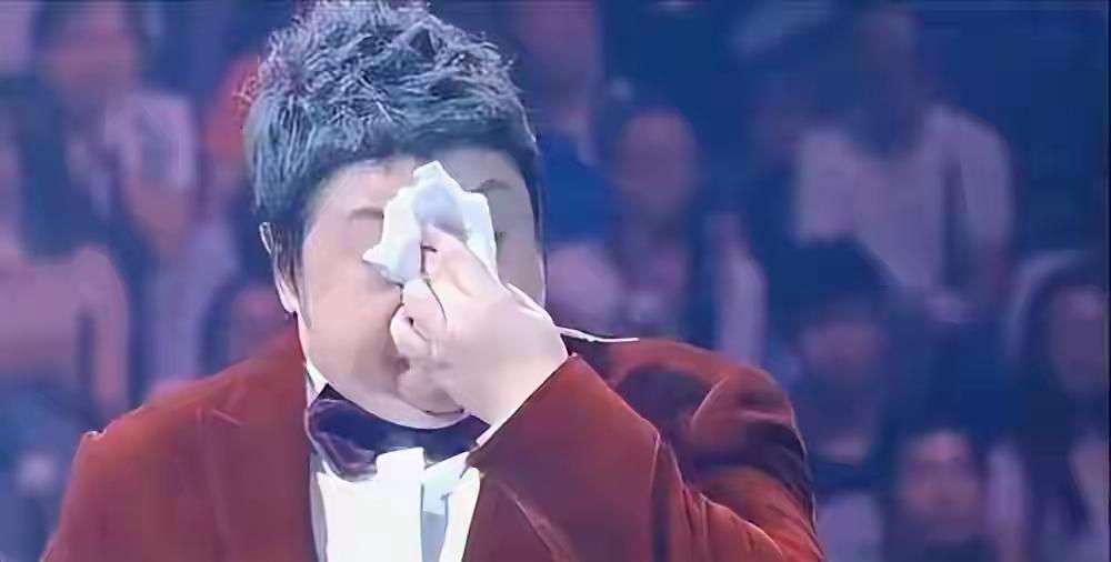 本来挺喜欢韩红的，一是她的歌好听，尤其是《天亮了》每次听我都能掉泪。

再有就是