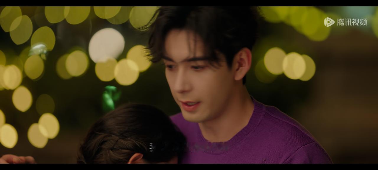 《突然的喜欢》睡一起了
两人为了争取到魏大壮一起跑到人家民宿去游说。机会难得，林