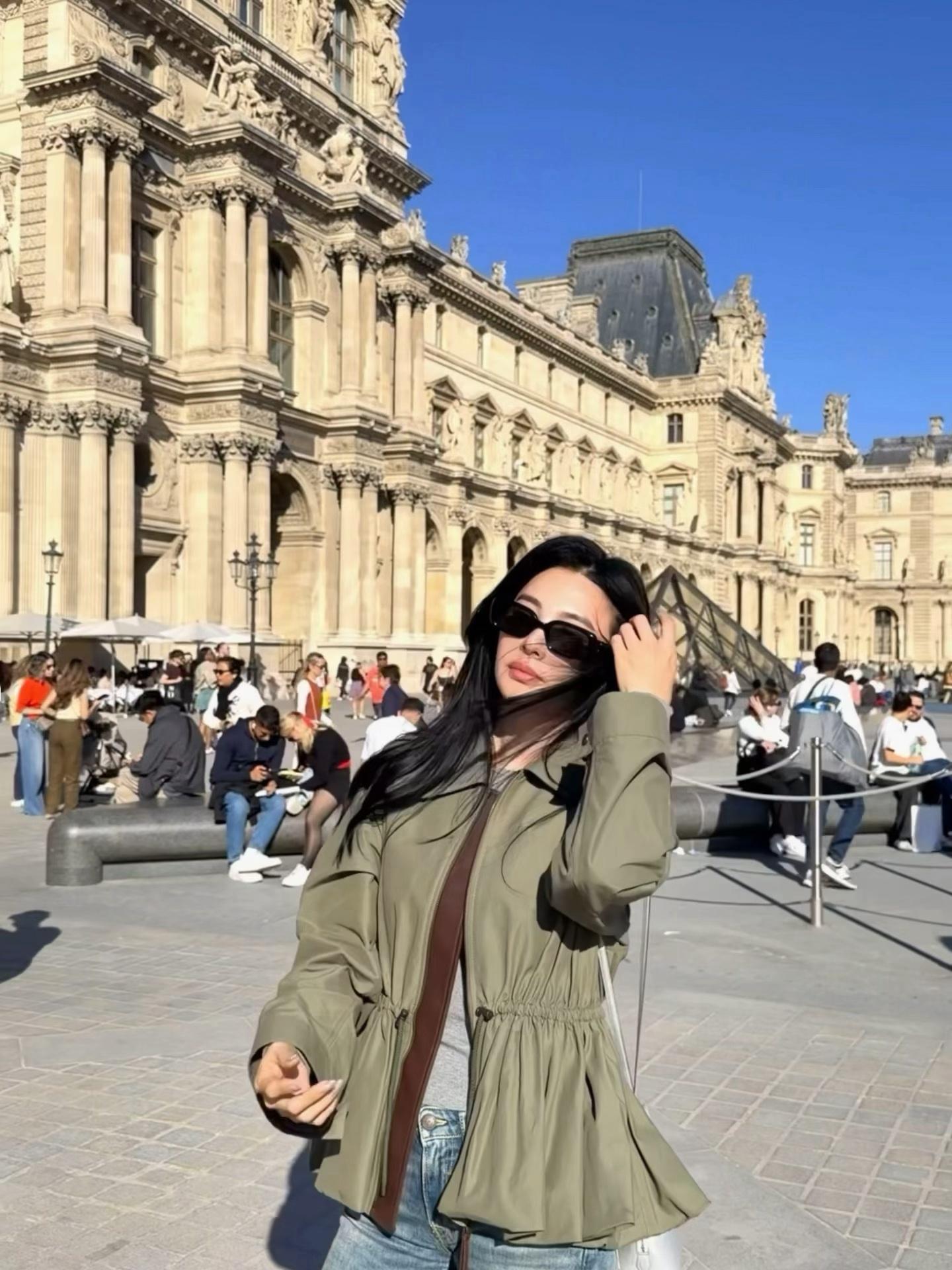 整个人的状态真的还是挺不错的呀，看到张雨绮法国随拍的时候，真的是美得我一大跳呀，