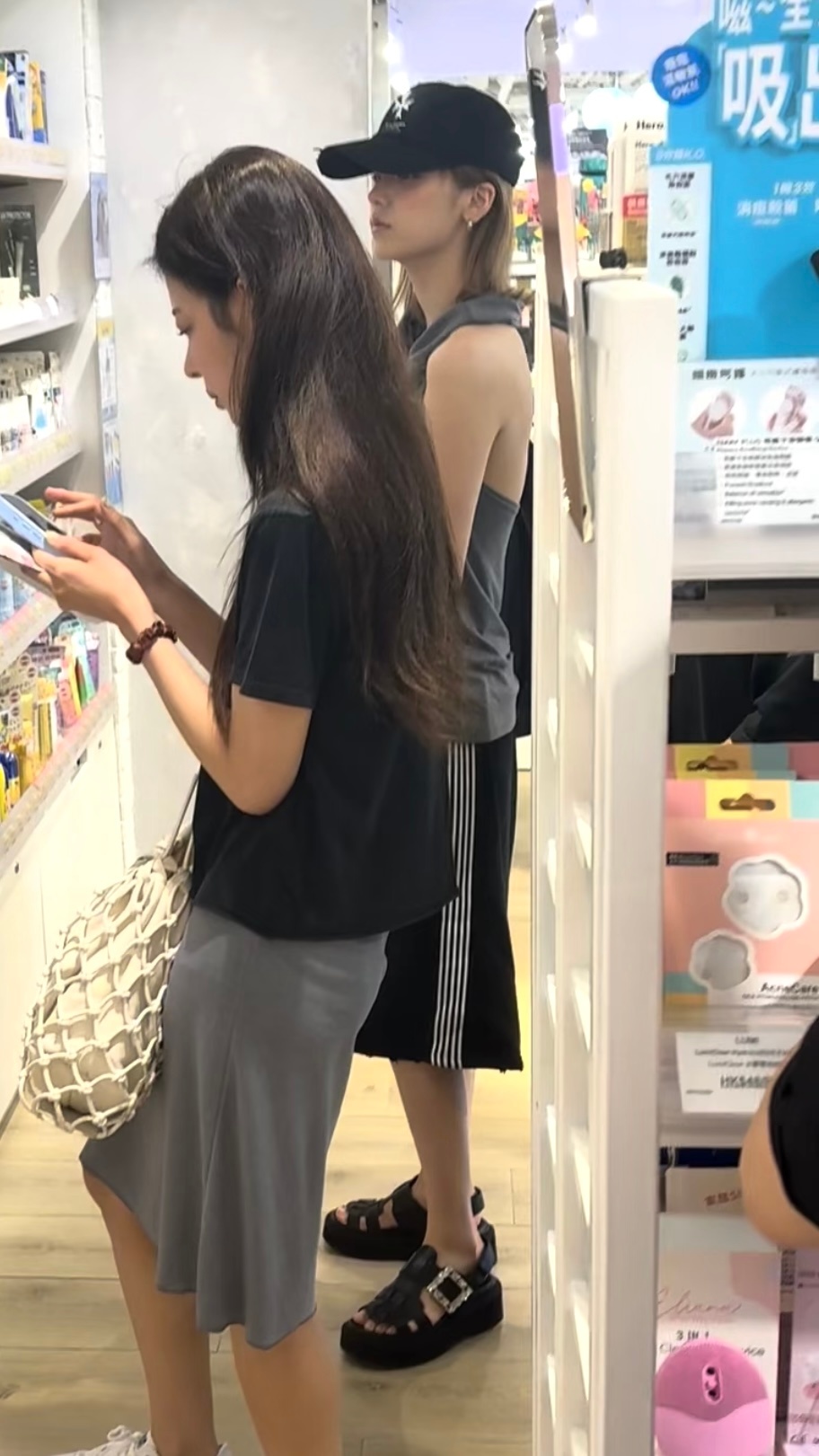 侧脸也太俊了瘦瘦长长一条 体态也那么好💧cr.📕小卷ovo 