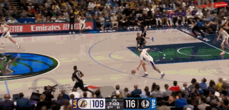 海哥你干什么(●.●)❓等一等不行了，还想传四分卫长传。 湖人vs独行侠