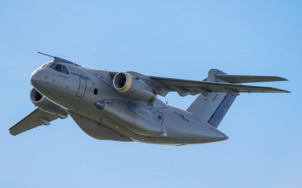 巴西航空工业公司为捷克空军生产的首架C-390战术运输机计划将于7月初飞往欧洲交