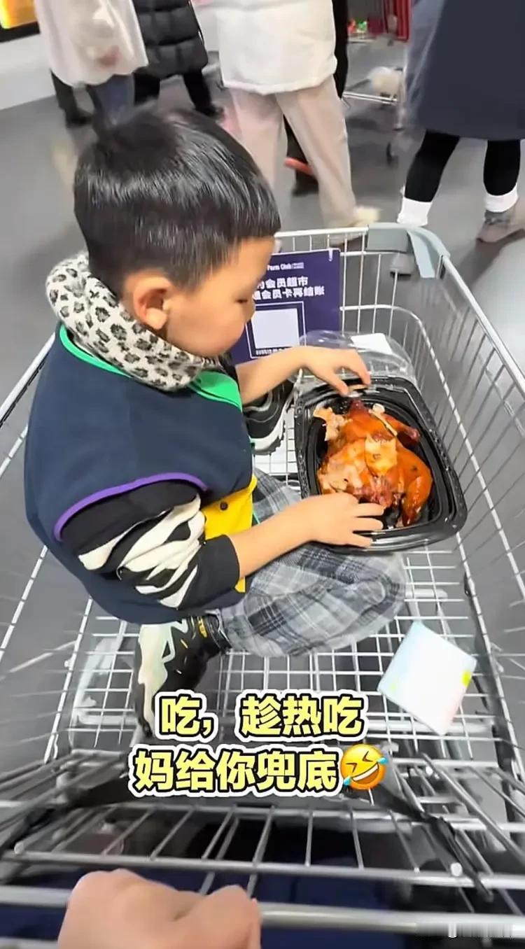 一盒山姆烧鸡，暴露了多少家长的“廉价兜底”幻觉

见过拎不清的，没见过拎着山姆烧
