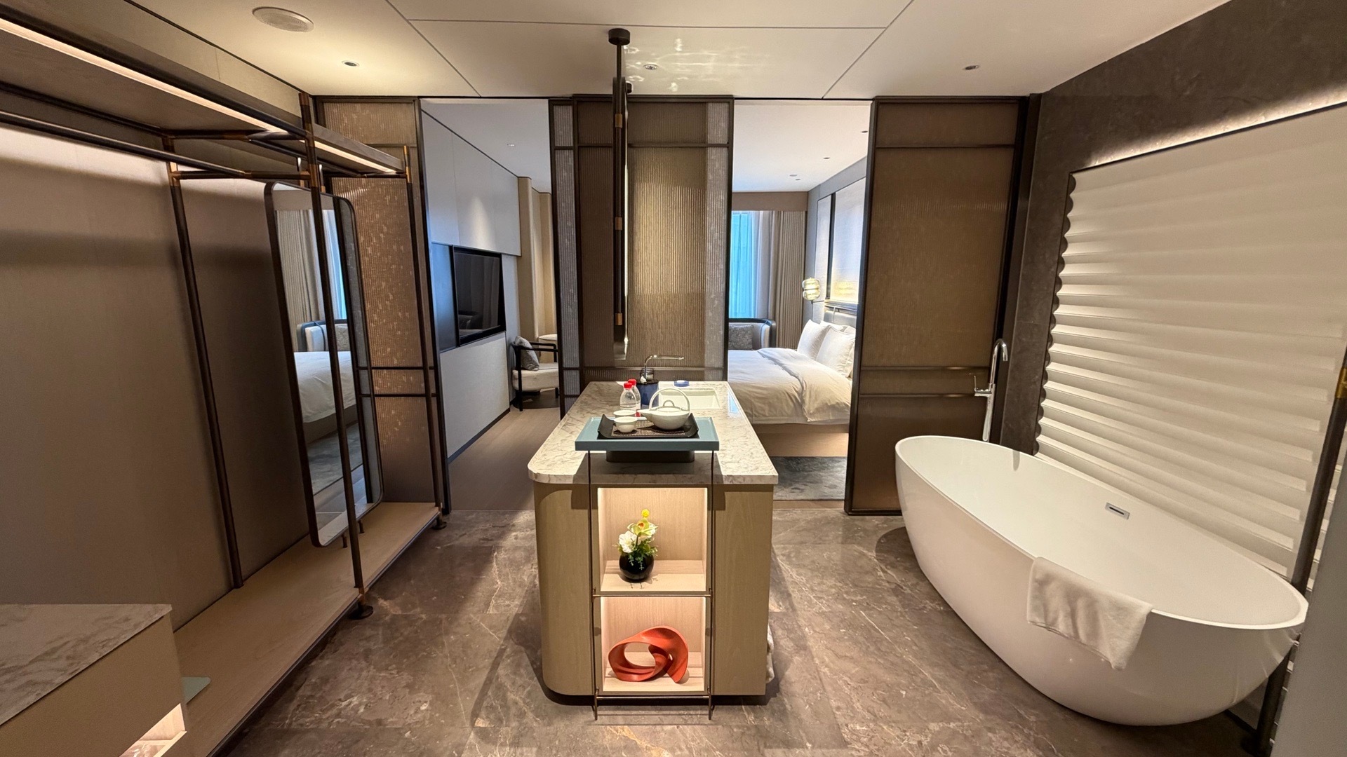 出差给我住一个这么销魂的房间 