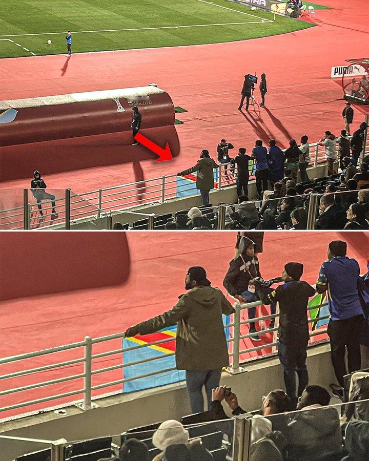 在非洲杯尼日利亚对阵坦桑尼亚的比赛中，一名球迷拿出了刚果民主共和国国旗。👀上个