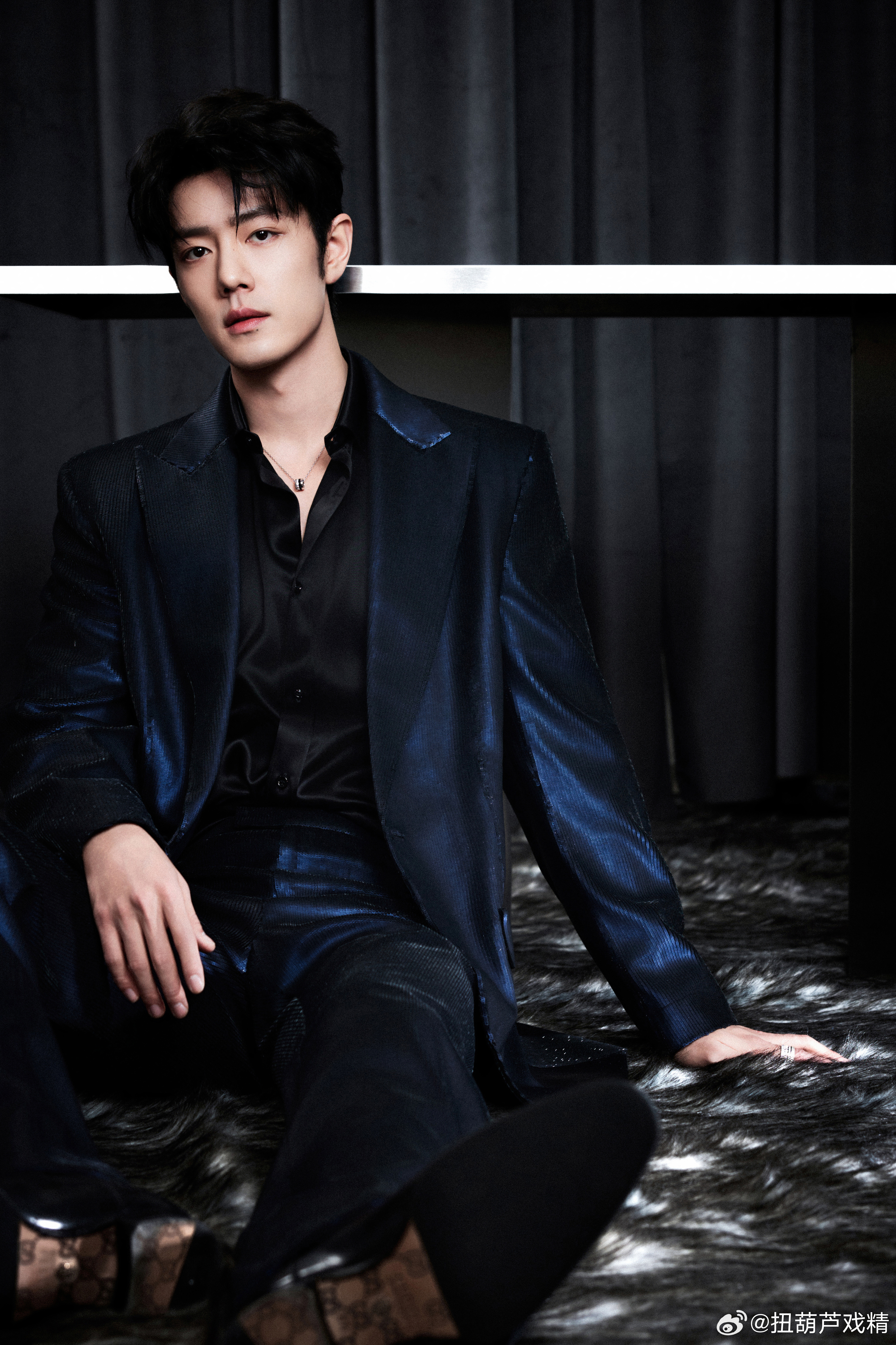 肖战微博之夜第二套造型出图，帅的我浑身颤抖 