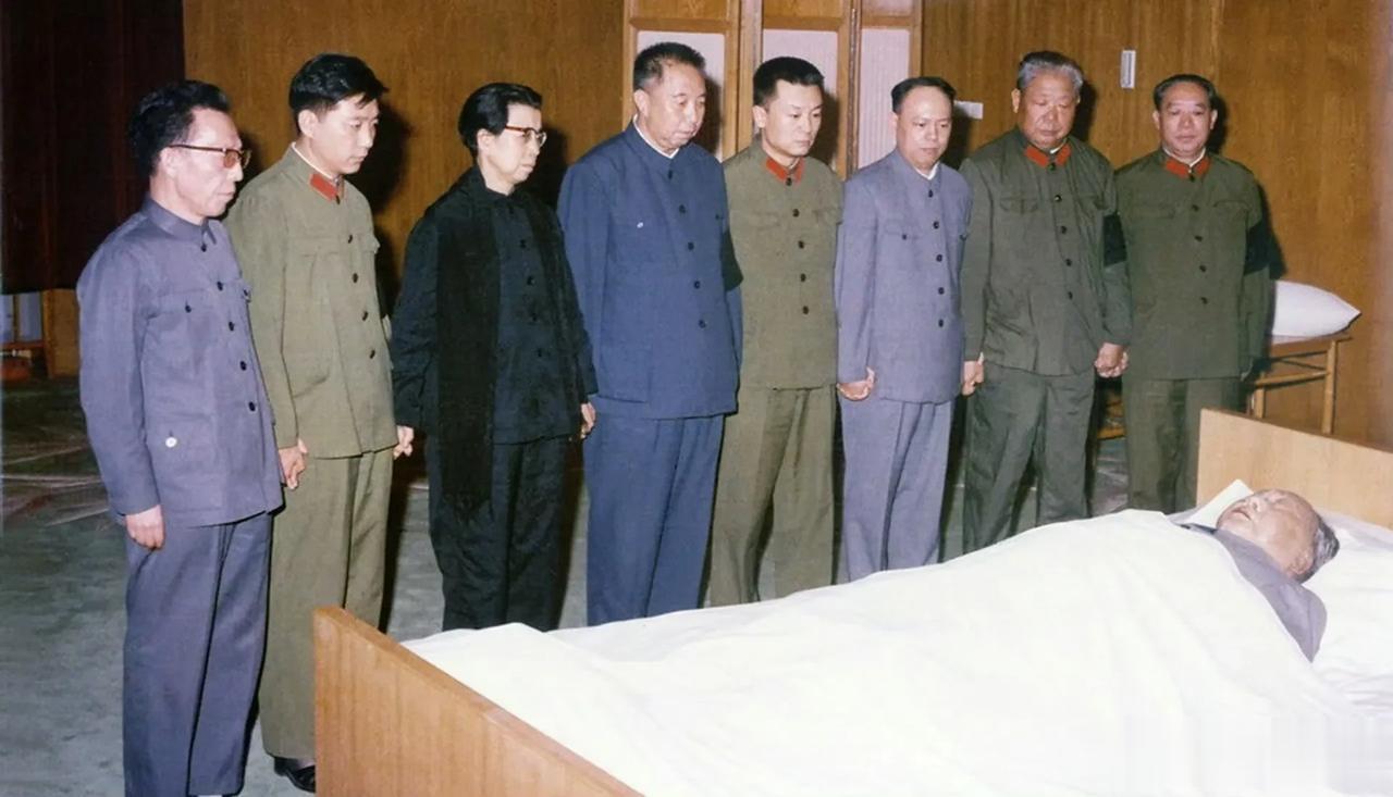 “这三条我重复一遍，要搞马列主义，不要搞修正主义；要团结，不要分裂；要光明正大，