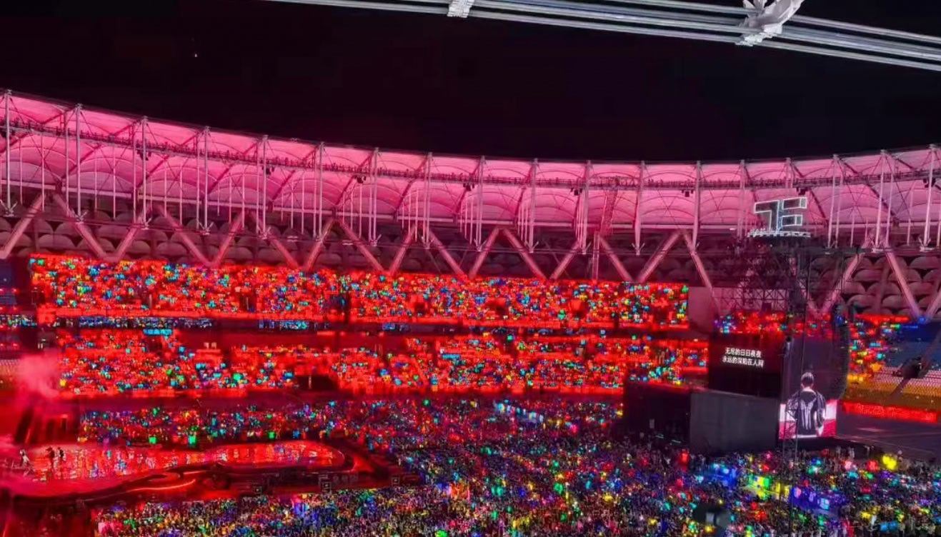 苏新皓无袖满分男 苏新皓和他的粉丝都好争气啊，觉得这两天的红海好震撼。苏新皓的实