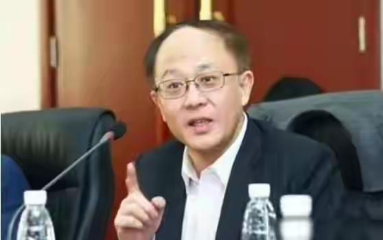 中美“差距”究竟在哪？邱震海曾语出惊人：“中国辛辛苦苦在14亿人中选拔好苗子，而