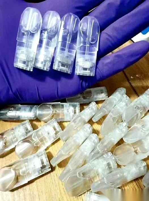 22岁的周源，现在躺在吉林省戒毒康复所的病床上。床头的监测仪，屏幕上的数字毫无感