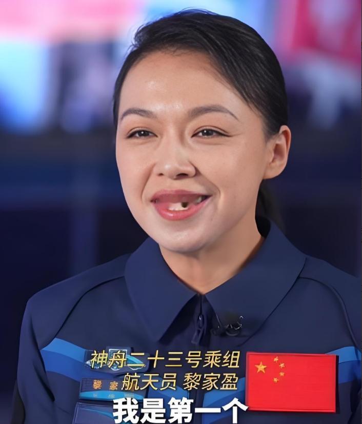 看了黎家盈这张脸，
我突然发现一个问题，
就是给社会和国家做贡献的人，面相看着都