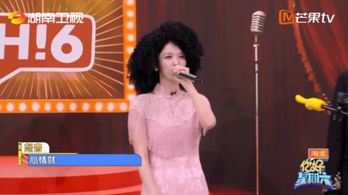 何炅说王楚然唱怒音体态都变了 王楚然唱怒音体态像rapper跟着节奏投入怒音演唱