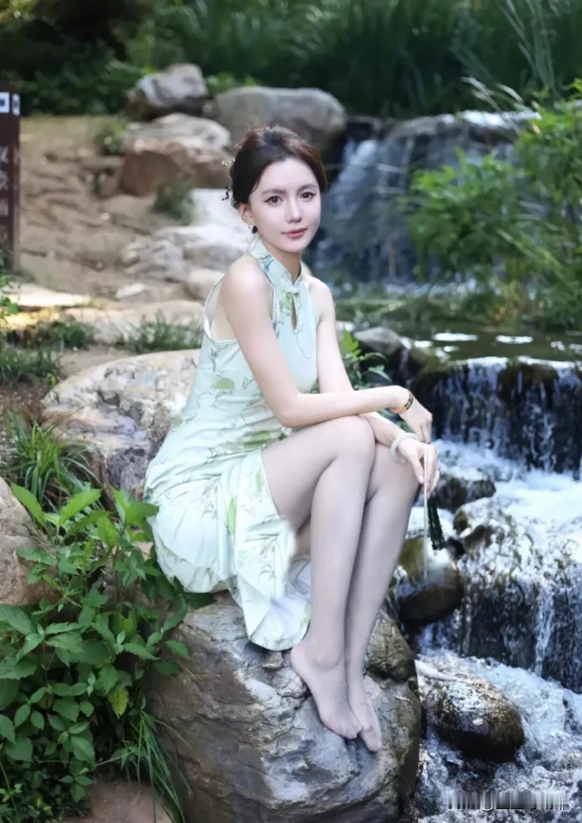 女生穿旗袍可以有多好看?
旗袍绝美！