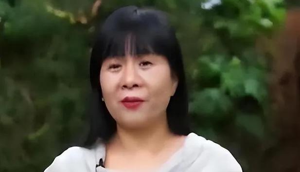 1996年，清华才女王丽红不顾周围人的反对，毅然地嫁给了一位非洲小伙，连生4子。