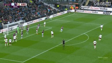 祖比门迪精妙挑传，特罗萨德单刀踢空，祖比门迪近几轮好多这种潇洒的撩传，一个都没把