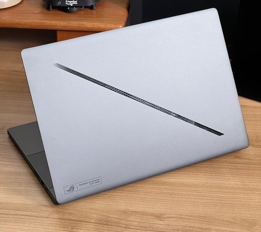 ROG设计师真的该鸡腿，今年全新推出的ROG幻Air系列属实让我对Windows