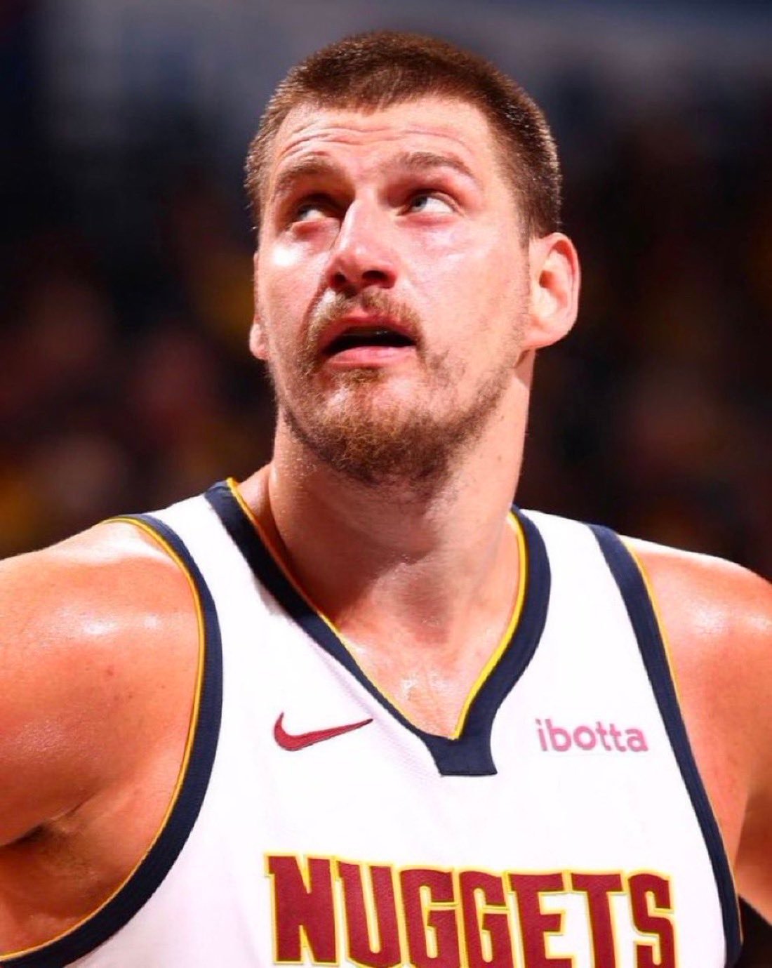 约基奇三节52分11篮板6助攻，太尼玛残暴了。