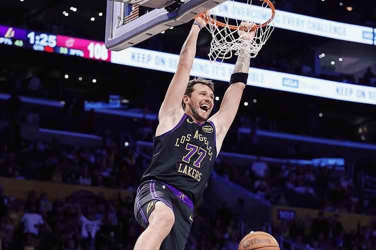 马刺还是有机会争取西部第一的，盘口明天马刺都能客场让掘金2分（侧面说明现在的马刺