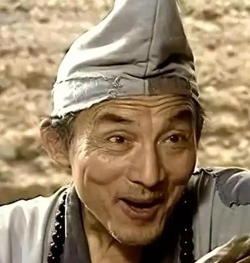 那个拿把破蒲扇疯疯癫癫的老头，终究还是走了。9 月游本昌在北京病逝，93 岁。小