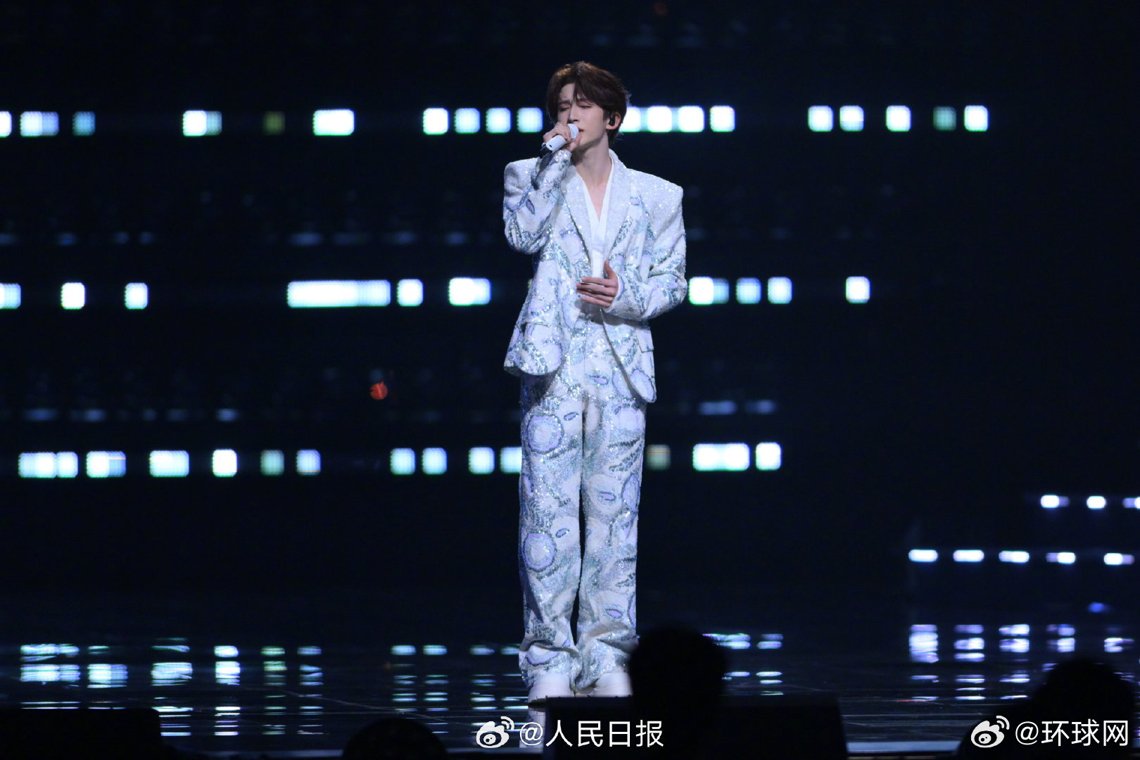 【#刘宇湾区升明月追光舞台#】#刘宇追光舞台##姚晓棠追光舞台#今晚，2025年