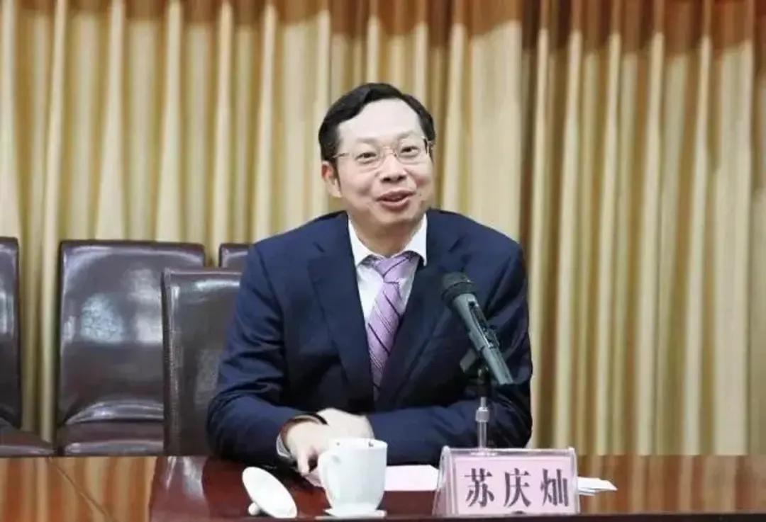 2024年“厦门十大富豪”揭晓：安踏丁家领跑，陈智松、林志雄跻身前十，华厦眼科苏