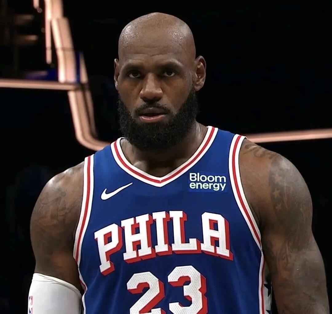 NBA现役攻防一体的五大球星

第一：文班亚马，拥有历史顶级天赋，防守覆盖面积大