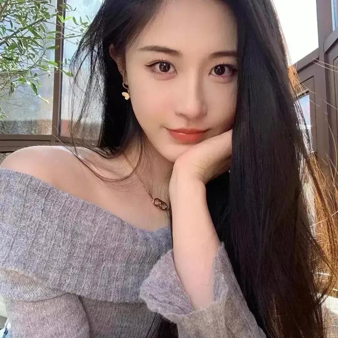 阳光下的温柔瞬间，笑靥如花，岁月静好。